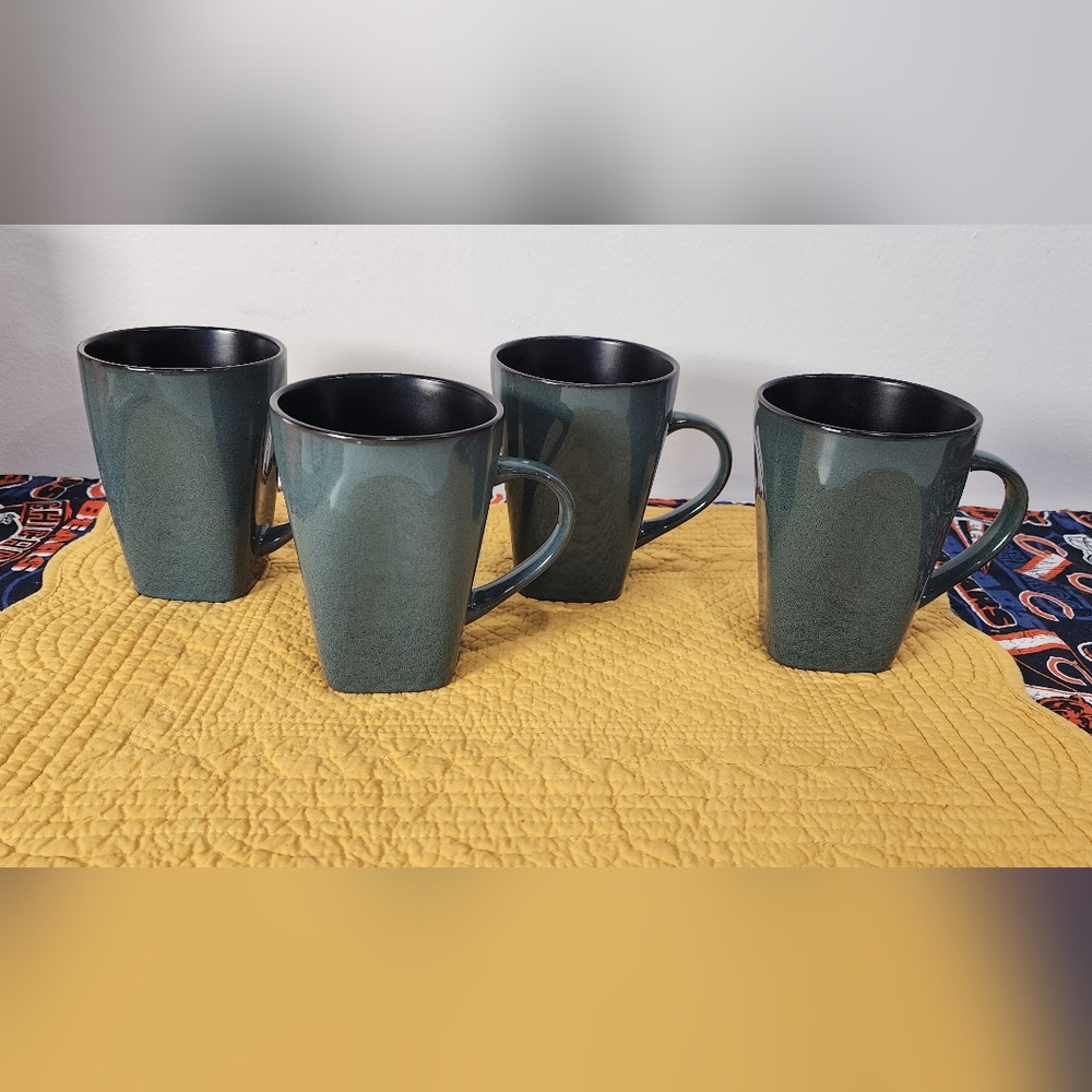 Elegant Green Ceramic Mugs Set